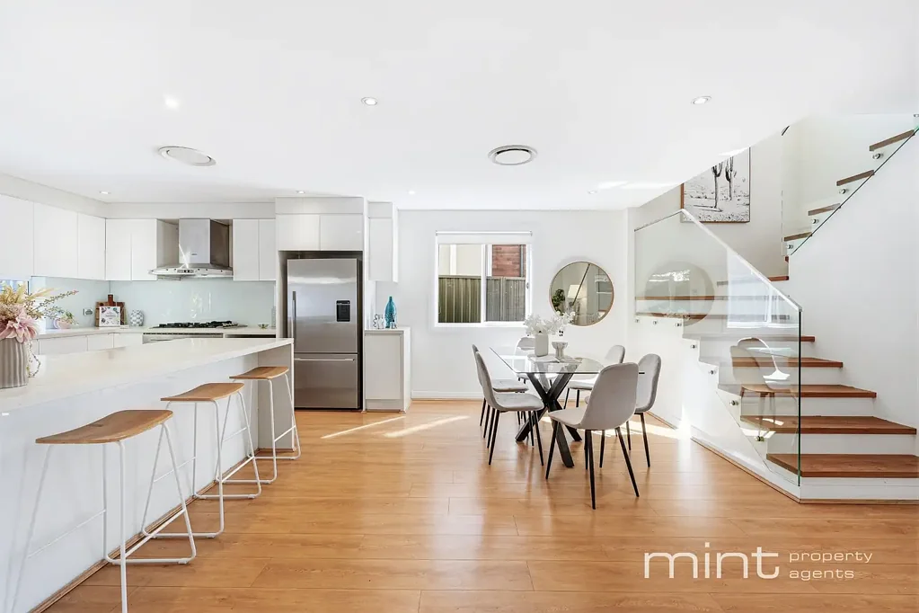 Belmore 4कमरा Modern Family Style Duplex