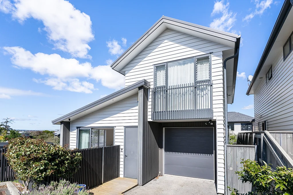 Waiotaiki Bay 3房 现代独立住宅！spa+凉亭，近海滨步道/交通枢纽/学校，舒适与便利兼得！ Modern home with courtyard sanctuary