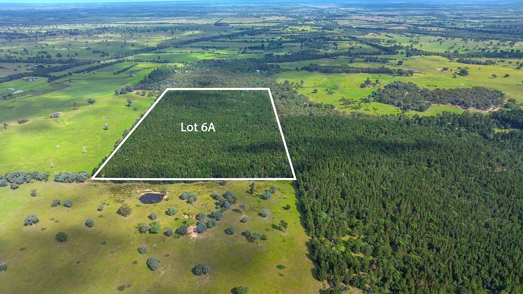 Stratford RARE RURAL OFFERING.