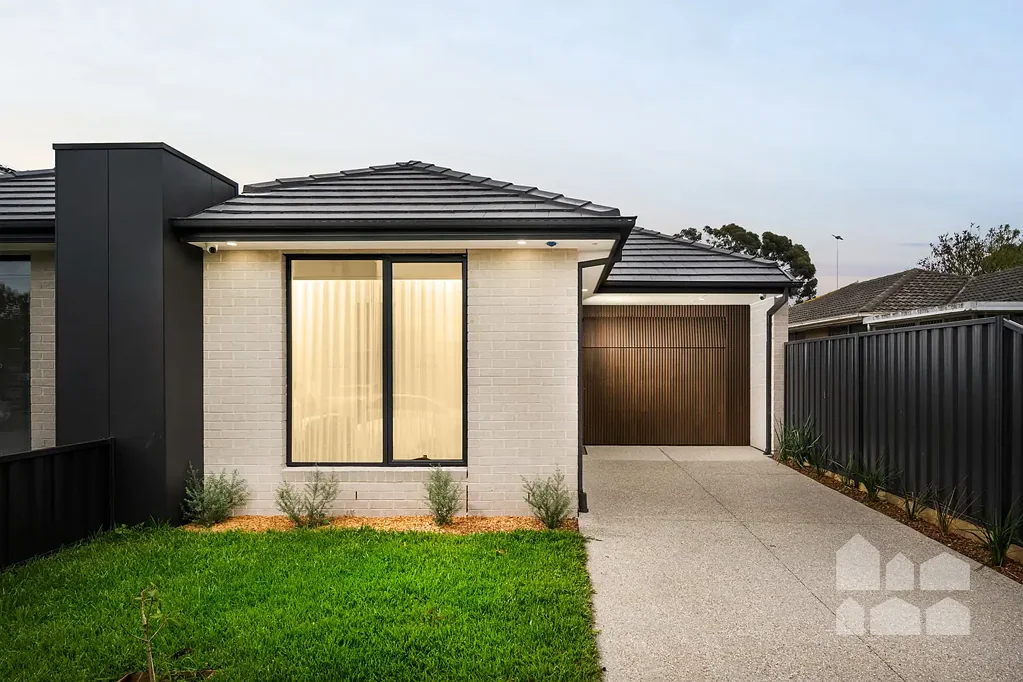 Altona North 3房 全新三卧两卫 豪宅设计 流畅平面图 大理石厨房 主卧套间 采光充足 安全车库 宁静角落 家长首选 Brand-new luxury haven, superb lifestyle location