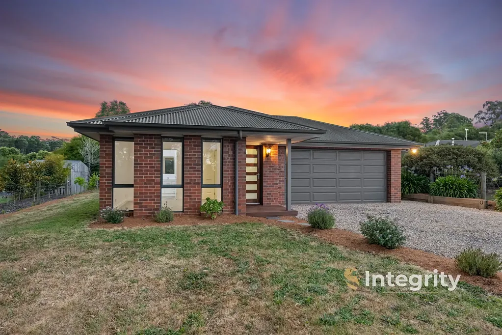Kinglake West 4બેડરૂમ Price Reduced - Modern Family Living in the Heart of Kinglake West
