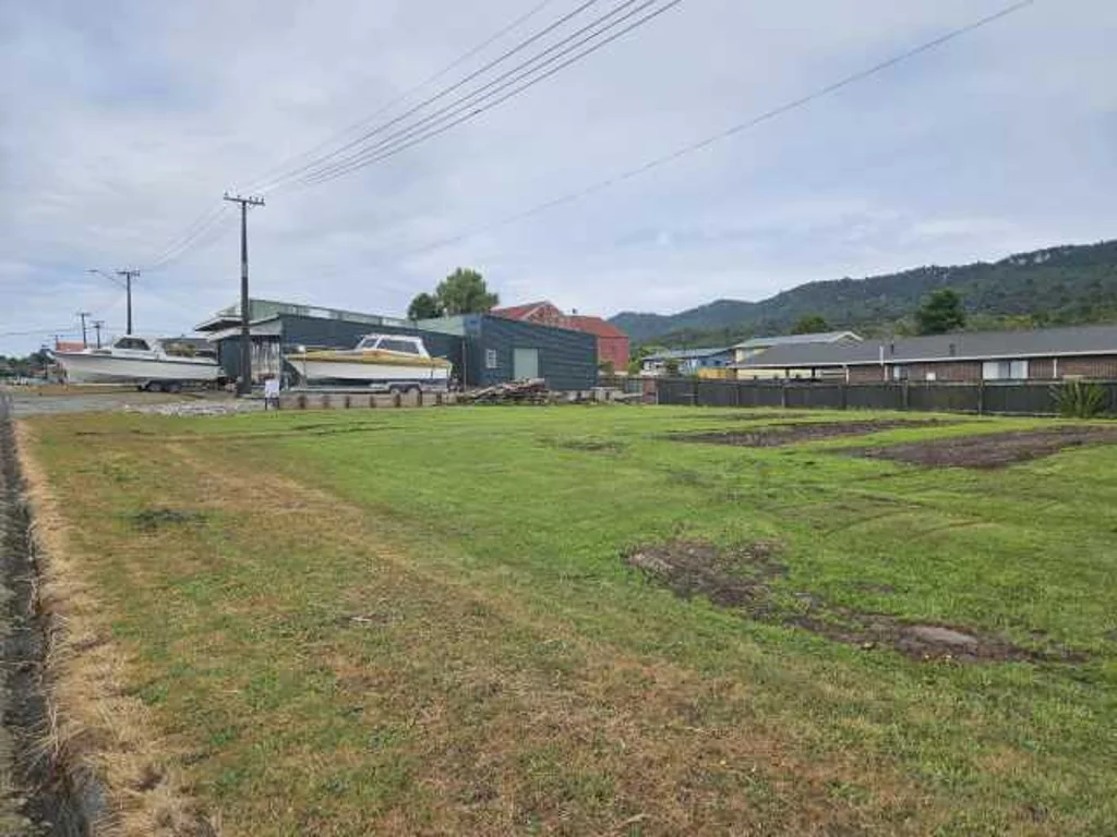 Runanga 1chambre SECTION + 250 SQM SHED