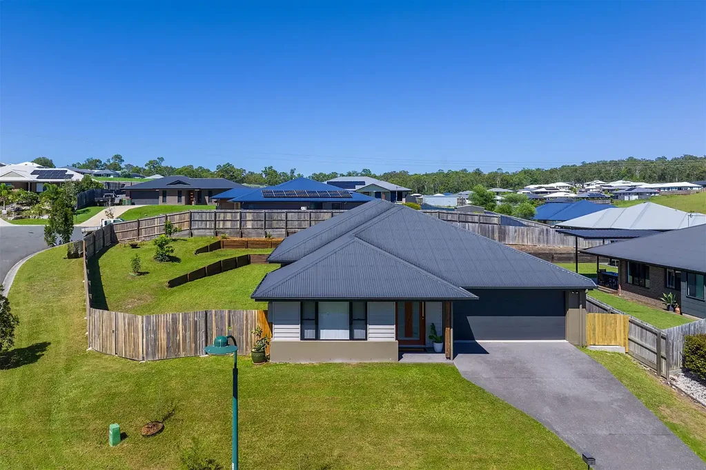 8 Senators Court, Jones Hill, QLD 4570