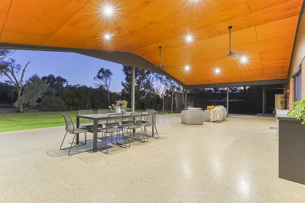 Nichols Point 4 Slaapkamer Idyllic Nichols Point family oasis on 3,000m² + crown lease land.