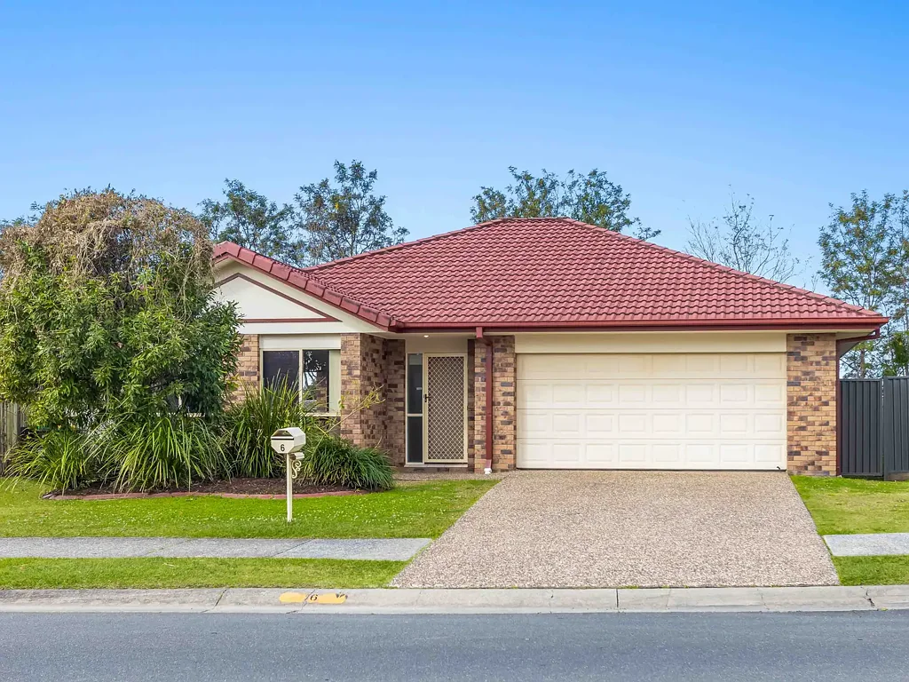 Upper Coomera 4房  Move-in Ready Family Home Offering Versatile Floorplan