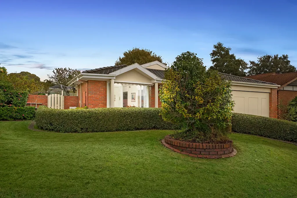 Lilydale 2 Bedroom Beautifully Maintained Living with Gardens and Alfresco Entertaining