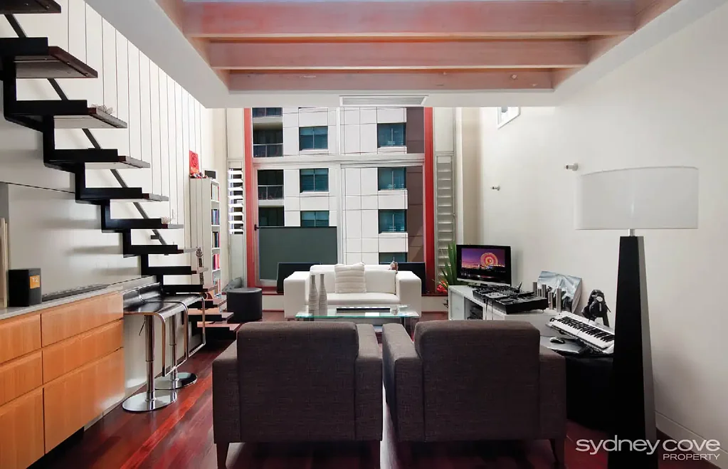 Sydney 1房 黄金CBD位置 双拱形天花板 不锈钢简约厨房 时尚石灰石浴室 24小时礼宾服务 STUNNING DUAL LEVEL NEW YORK STYLE APARTMENT IN 'PORTICO'