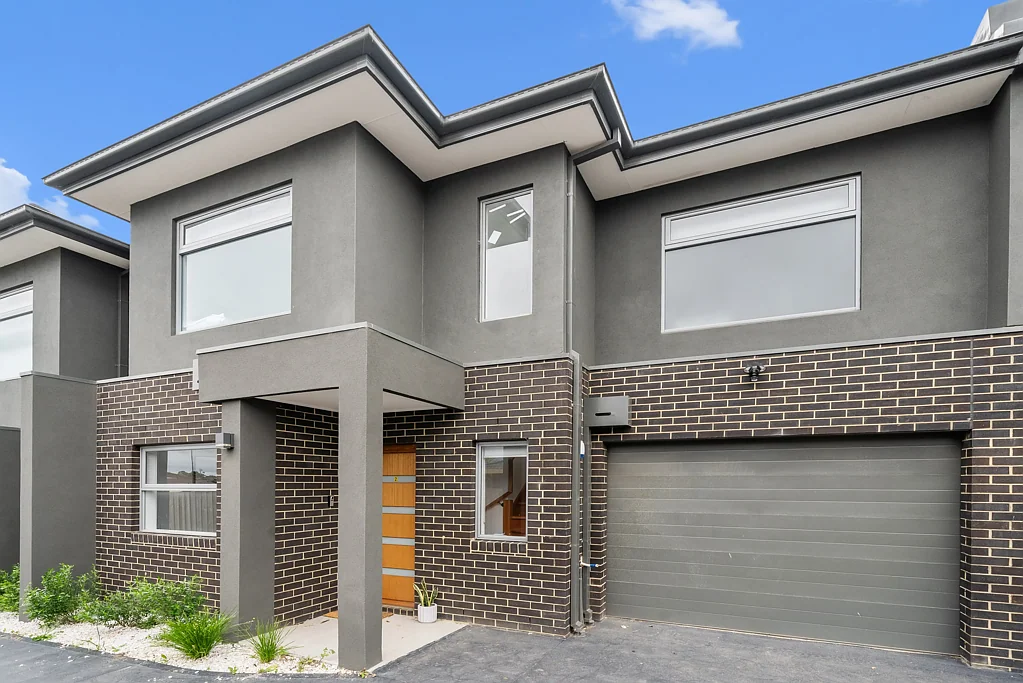 Tullamarine 2Moenga Sleek, stylish, and with a brand new Feel