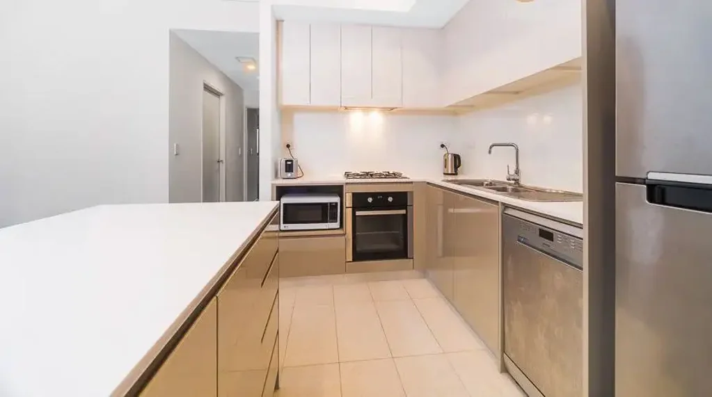 SPACIOUS 2 BEDROOM WITH PARKING!
