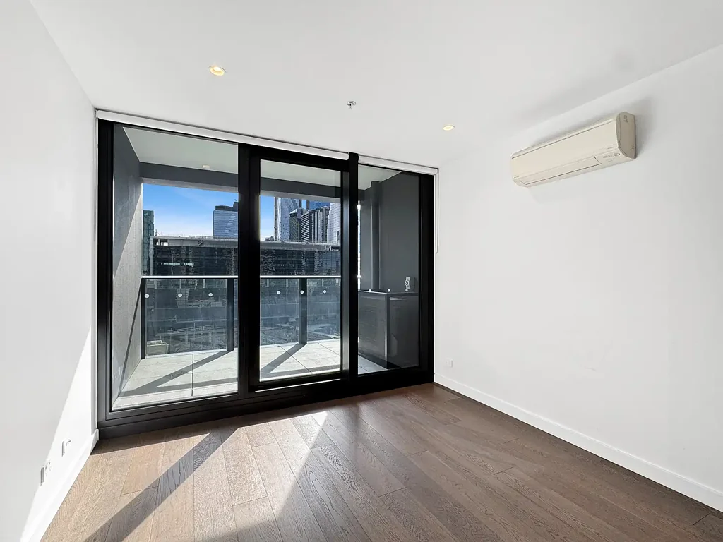Superb Two-Bedroom Apartment in Melbourne's Premier Waterfront Precinct