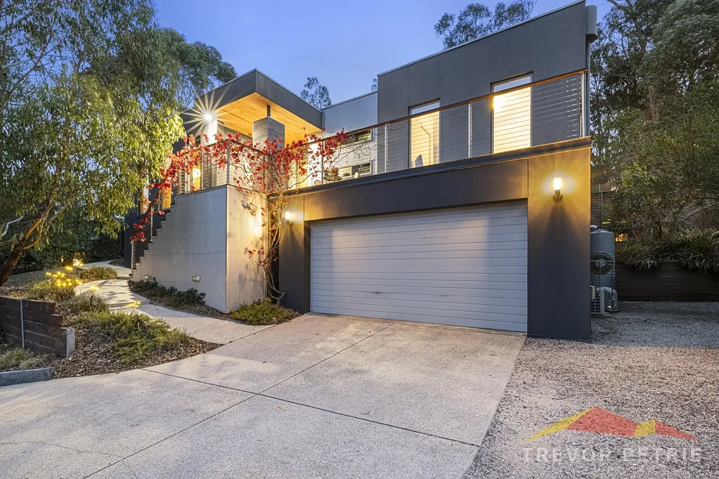 Mount Helen 4ਬੈੱਡਰੂਮ Exceptional Family Living Backed by Nature – A Bryan & Petersen Masterpiece