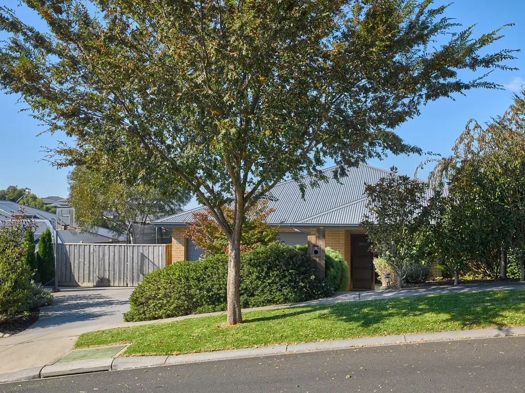 Warragul 4Zimmer Exceptional Space, Light filled Charm & Space for a Shed!