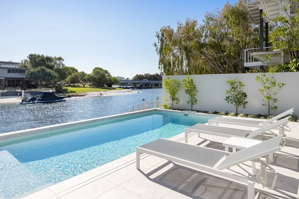 Noosaville 4部屋 Superb Noosa Sound, Views, Lifestyle & New Build Potential