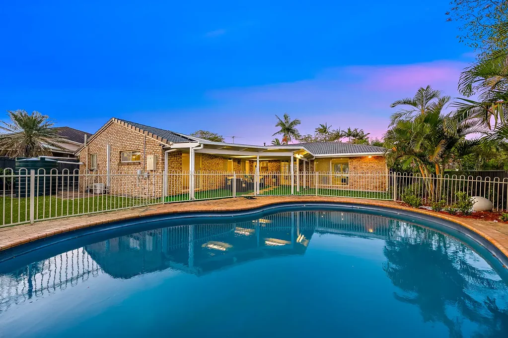 Calamvale 4部屋 AUCTION THIS SATURDAY, 25th OCTOBER AT 1:00PM ONSITE!