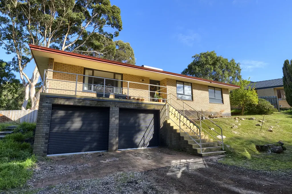 Large Workshop & Spacious Living in Little Grove