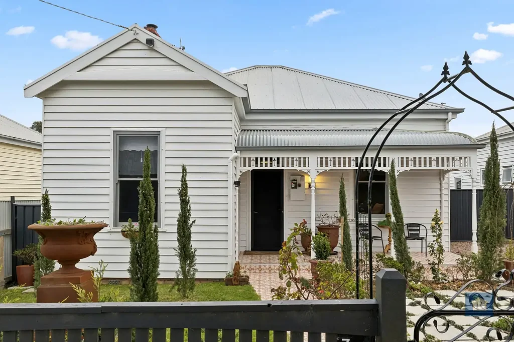Colac 2 Bedroom Bold Style, Timeless Charm…