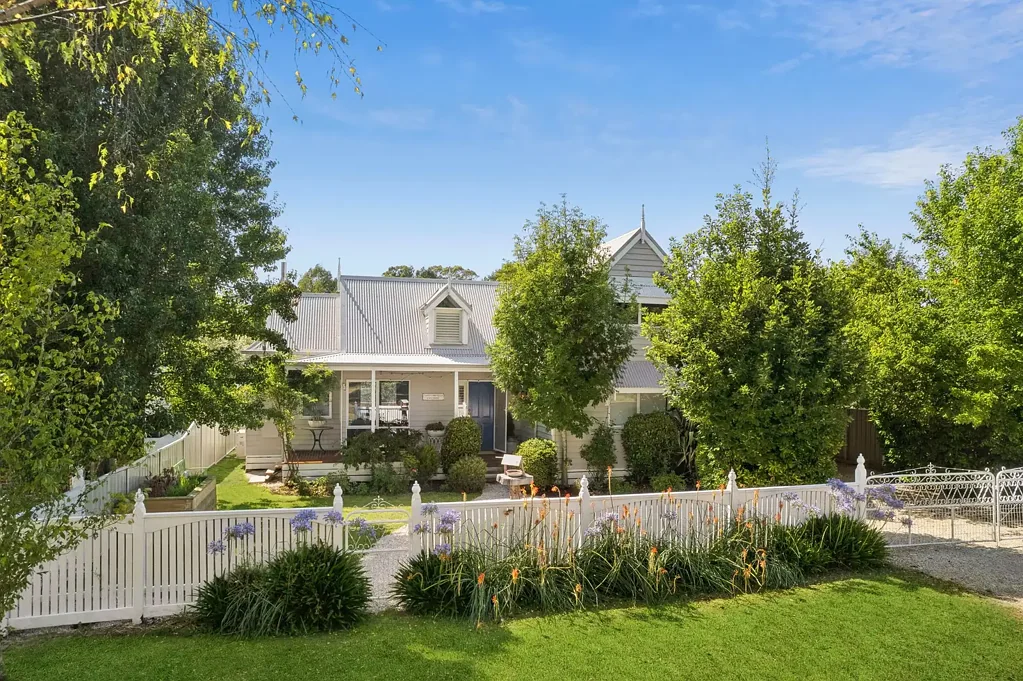 Trentham 3 Bedroom Timeless Elegance minutes from Trentham Town