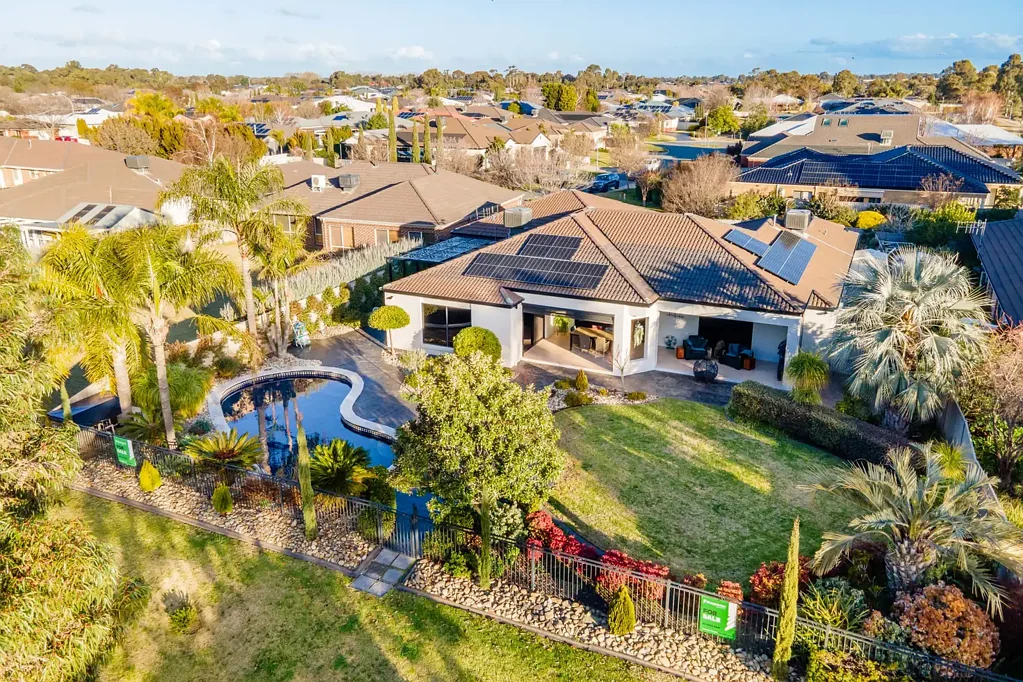 Kialla 4ਬੈੱਡਰੂਮ Lakeside living at it's finest