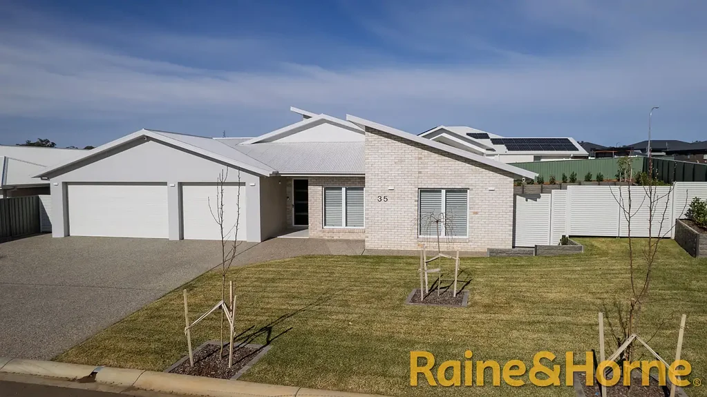 Dubbo 4 Bedroom Single Level Executive Home
