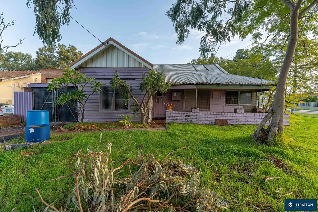 East Cannington 2房  2-Bedroom House on 790sqm Corner Block with Central Zoning in Prime Cannington Location!!