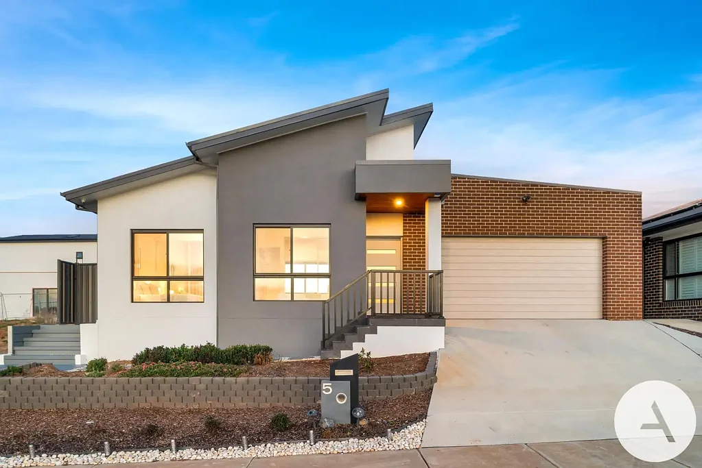 Whitlam 4Zimmer Architectural Luxury in Whitlam