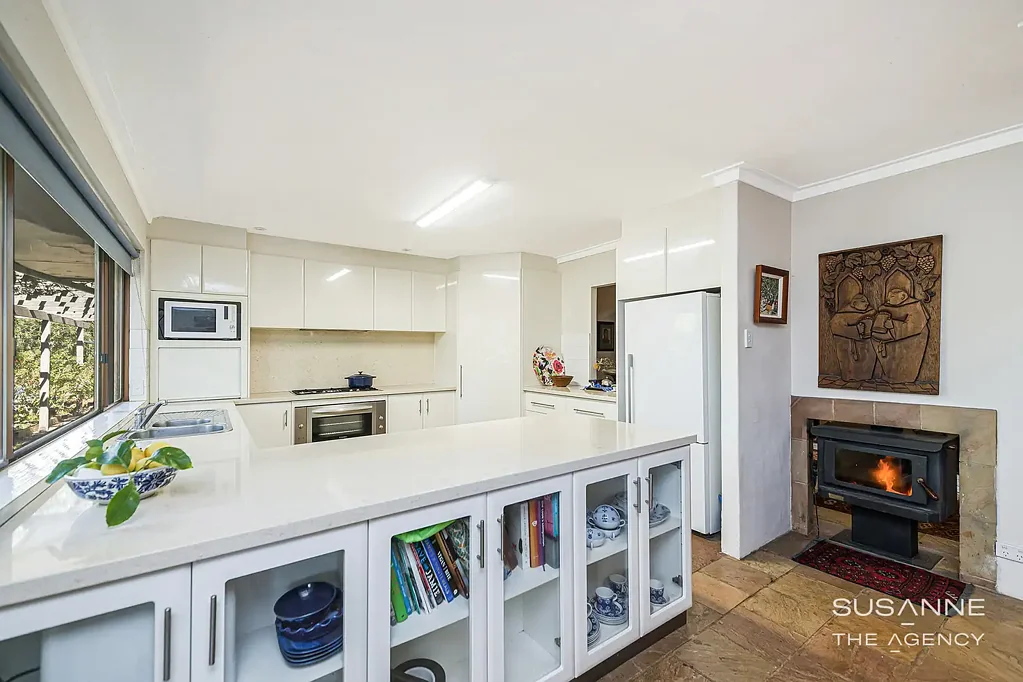 18 Pindari Road, Lesmurdie, WA 6076
