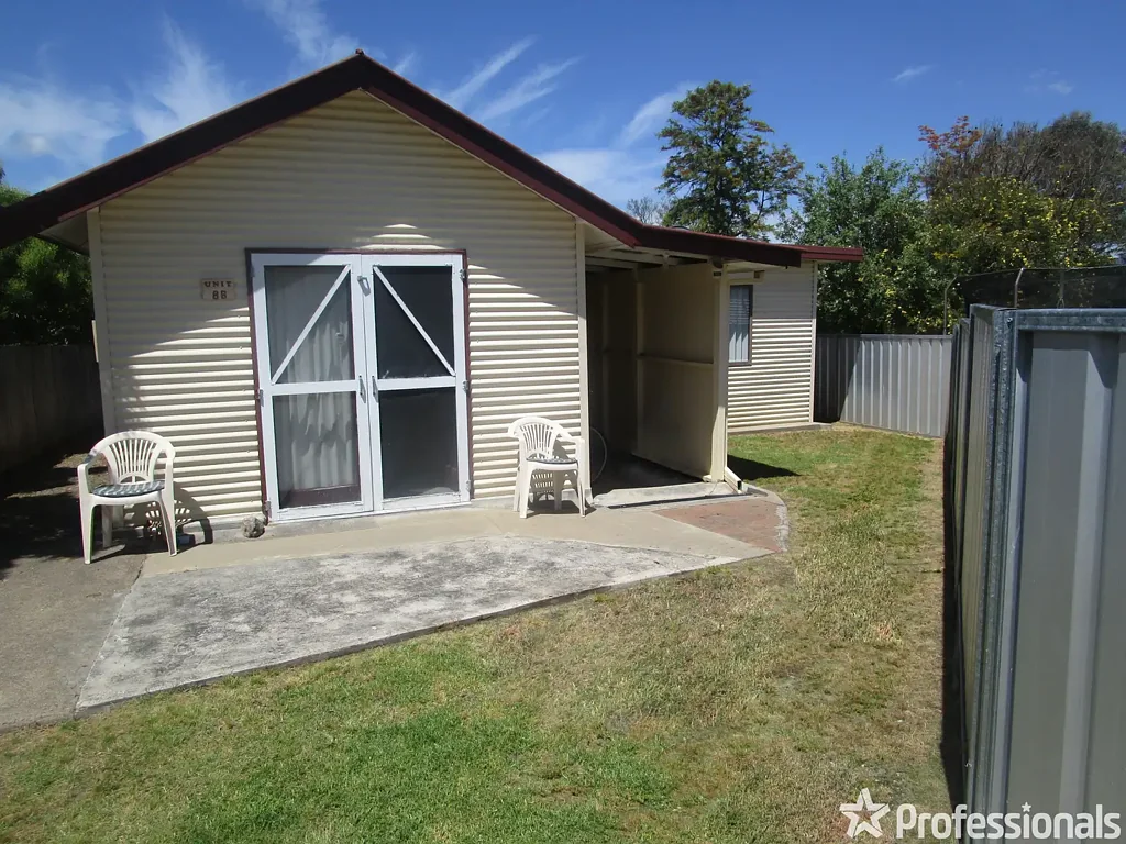 8b Pine Street Kootingal