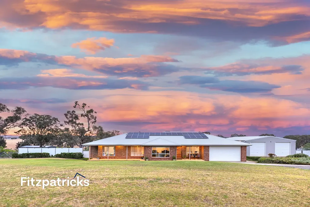 Gumly Gumly 5બેડરૂમ Modern living with space to grow!