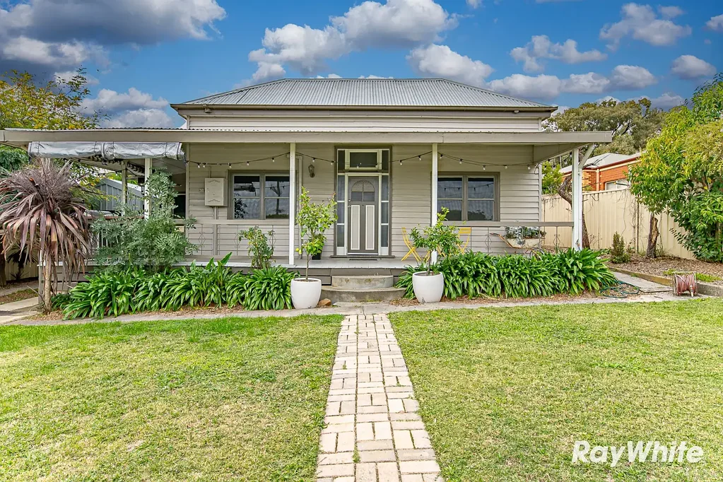 Experience Luxury Living in Fully Furnished 4 Bedroom Home