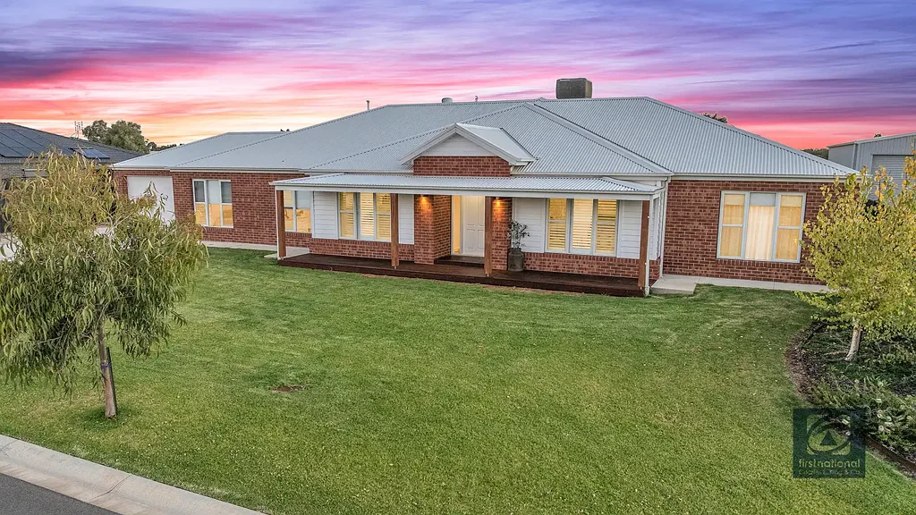 Moama 4房  Stunning Lakeside Living