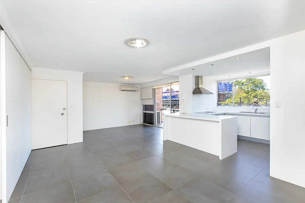 Spacious Two Bedroom Unit in a Quiet Block