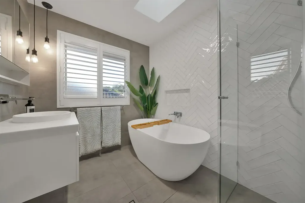 35 Bataan Circuit, Bateau Bay, NSW 2261