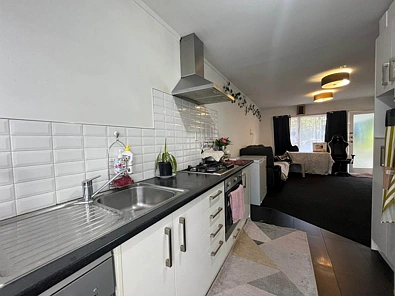 Modern Living in the Heart of Otahuhu – 3 Bedr...