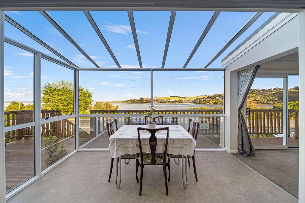Taieri Mouth 3कमरा Coastal Taieri Mouth Charm with Fabulous Views