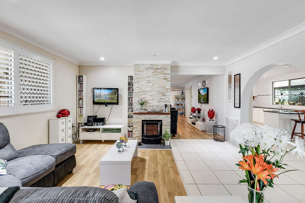 15 Carey Street, Kearneys Spring, QLD 4350