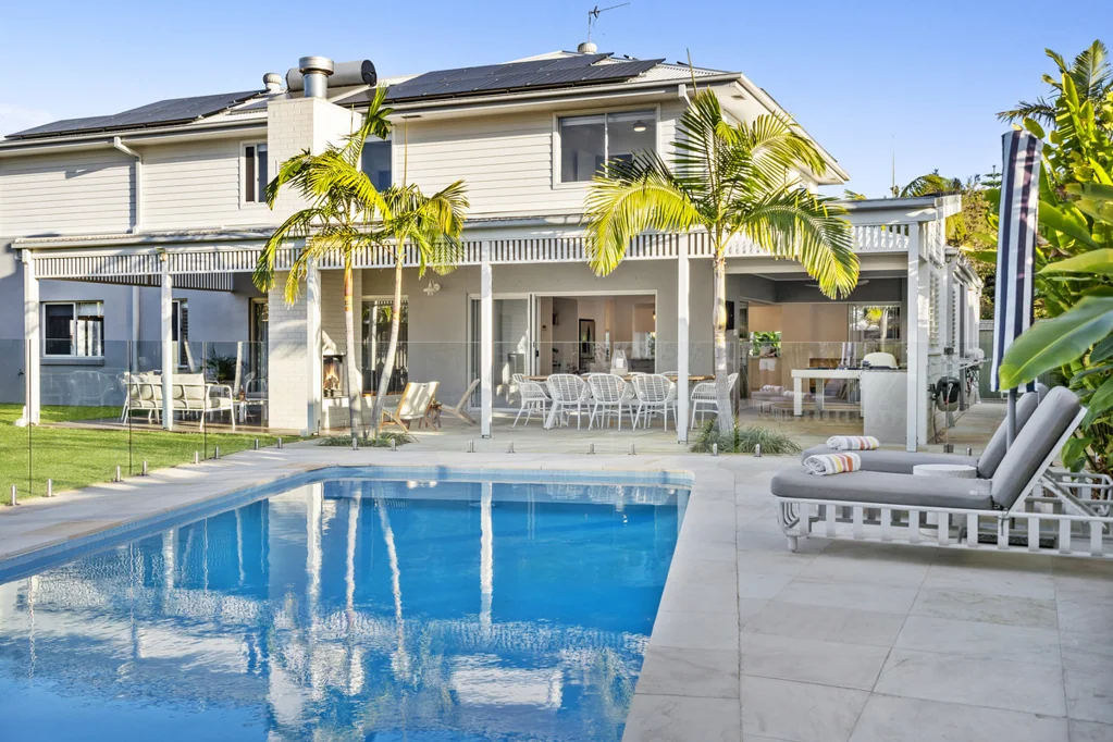 15 Curlew Crescent, Burleigh Waters, QLD 4220
