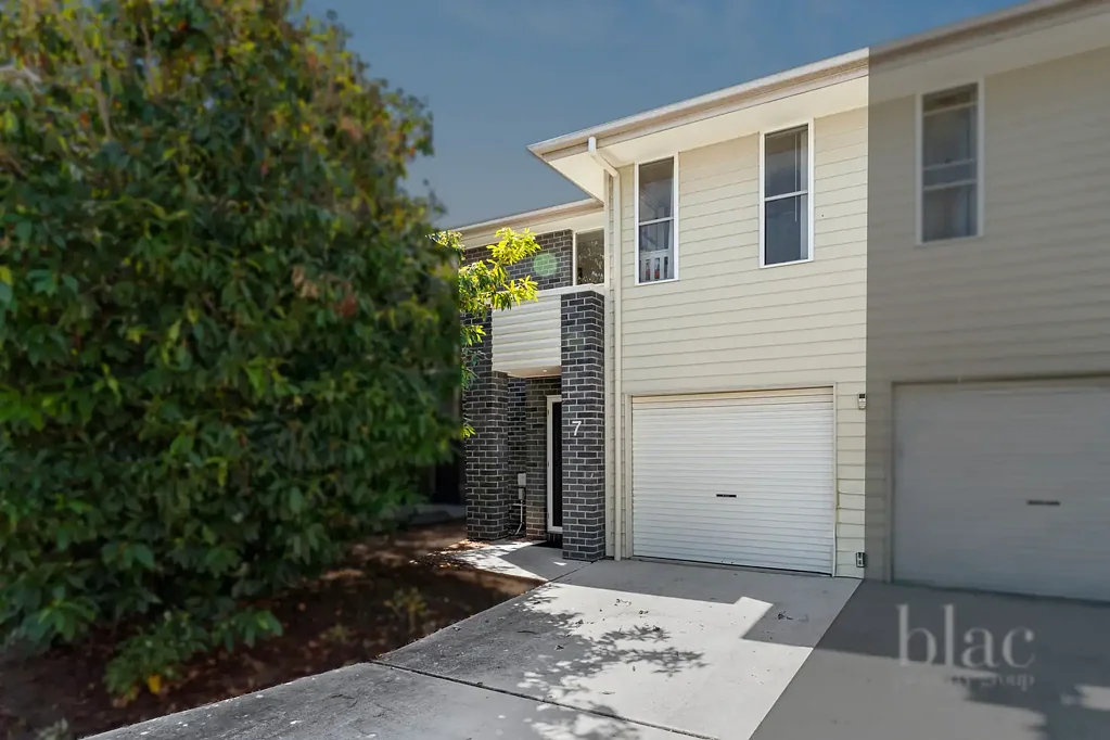 Kallangur 3ห้องนอน Modern Townhouse Living in Prime Kallangur Location