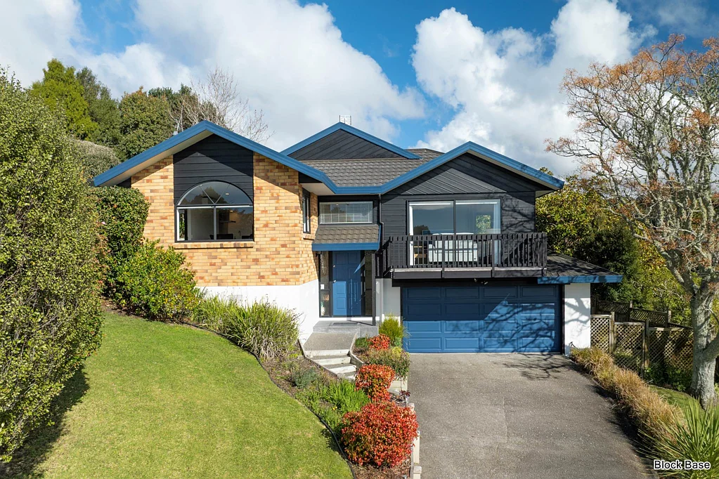 Browns Bay 3 Bedroom 26 YEARS OF LOVE AND RANGI ZONED!