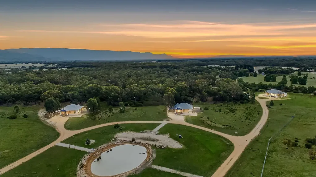 Pomonal 5房  Lucrative Grampians AirBnB - 3 Homes, 3 Income Streams on 100 Acres
