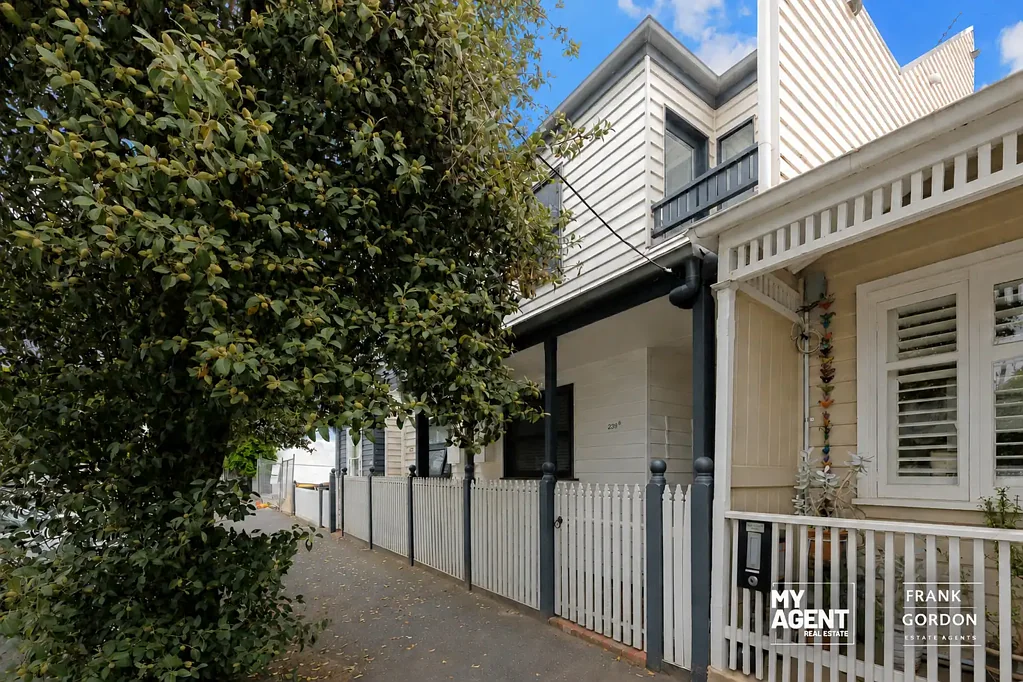 Spacious Three-Level Living in the Heart of Port Melbourne