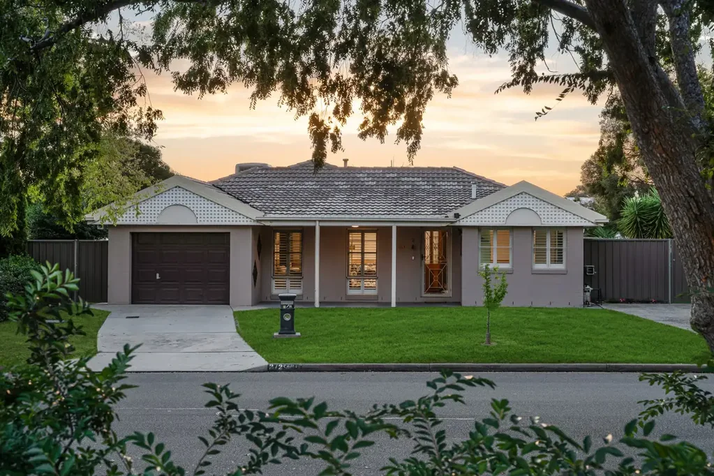 2/2 Saville Avenue, Lavington, NSW 2641