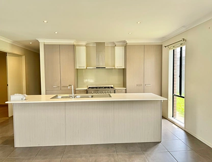 4 Cogley Street, Manor Lakes, South West Melbourne, 4房, 2浴, House