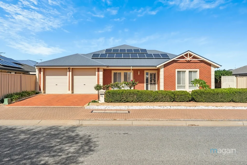 Seaford Meadows 5Moenga Stunning Executive Home with Dual Living in Seaford Meadows