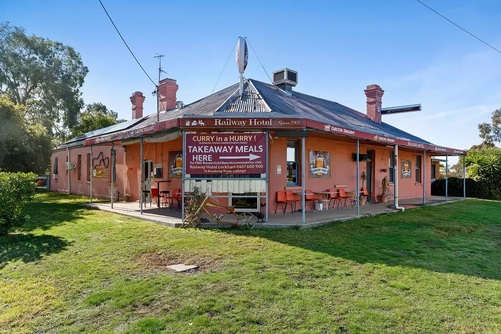 Lockhart 9ห้องนอน For Sale - The Railway Hotel, Lockhart NSW