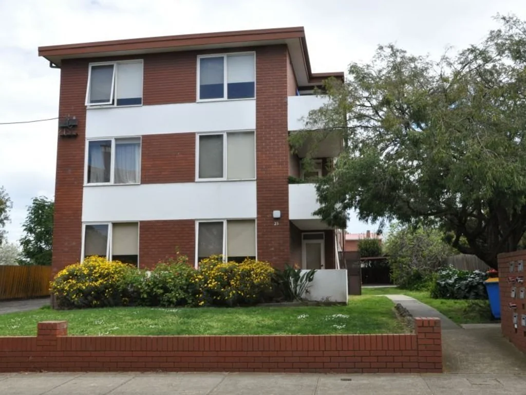 Modern & Fully Renovated Two-Bedroom Apartment in the Heart of Kew