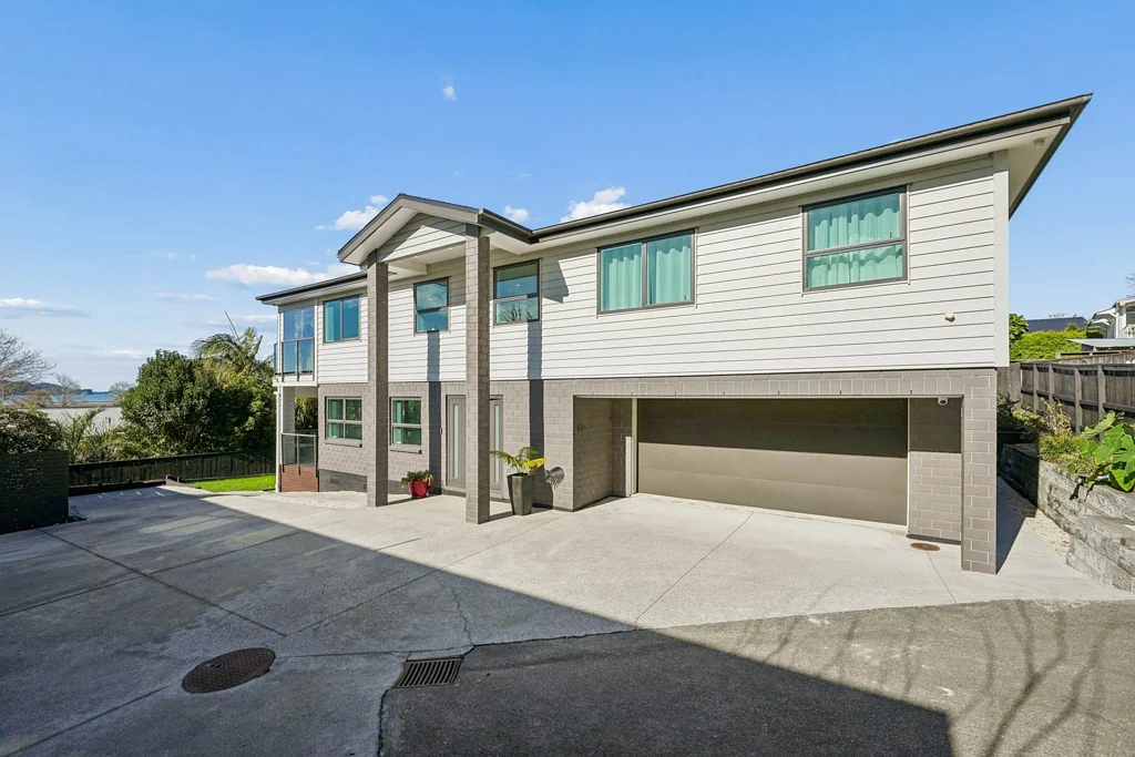 Te Atatu Peninsula 5ห้องนอน IMPRESSIVE HOME, FANTASTIC LOCATION!