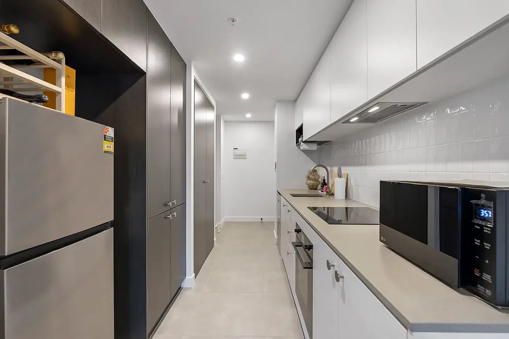 Phillip 1房  Prime Location, Long Term Value - Invest with Confidence