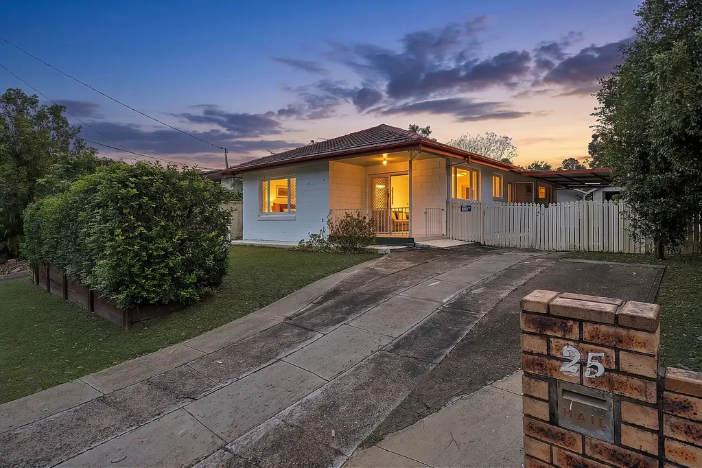 Acacia Ridge 4Moenga Renovated Family Home with Dual Living Areas, Huge Shed & Outstanding Convenience
