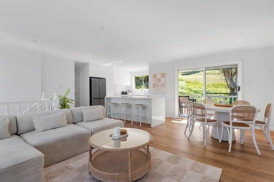 Figtree 3房 一套精美呈现的独立联排别墅，俯瞰宁静的保护区 A beautifully presented freestanding townhome overlooking a peaceful reserve