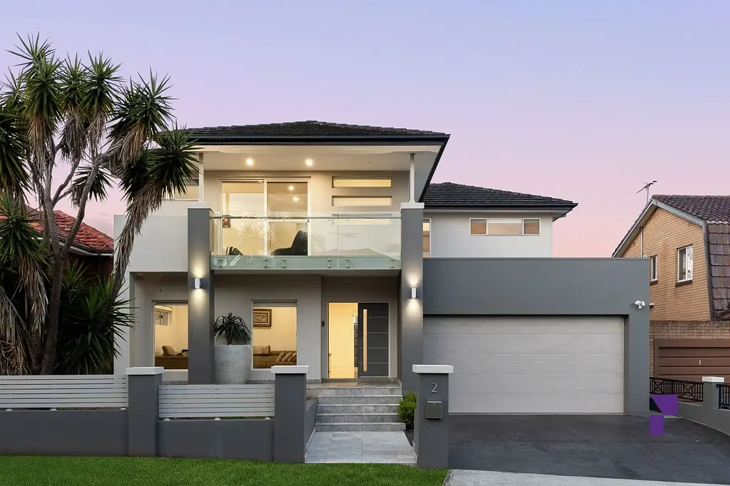 2 Robertson Crescent, Mount Lewis, NSW 2190